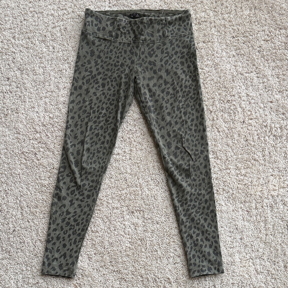 Aritzia Talula Green Leopard Leggings